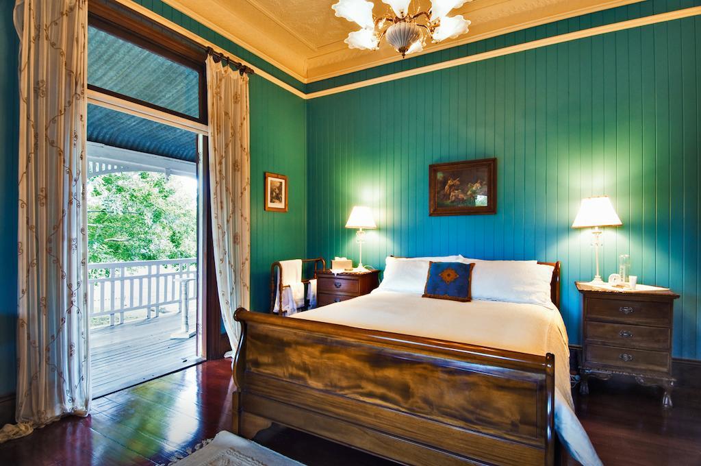 Wiss House Bed & Breakfast Kalbar Стая снимка