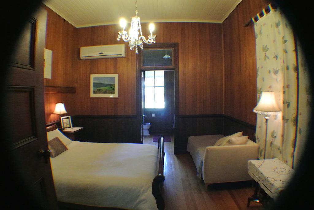 Wiss House Bed & Breakfast Kalbar Стая снимка